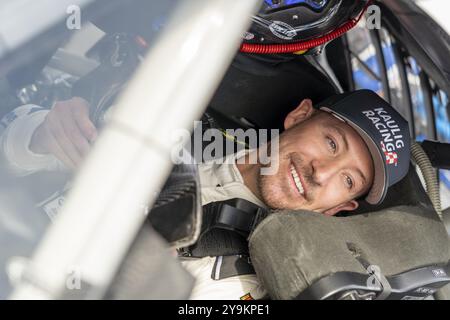 Il pilota della NASCAR Cup Series, DANIEL HEMRIC, scende in pista per allenarsi per la Toyota Owner's 400 a Richmond, Virginia, USA, Nord America Foto Stock