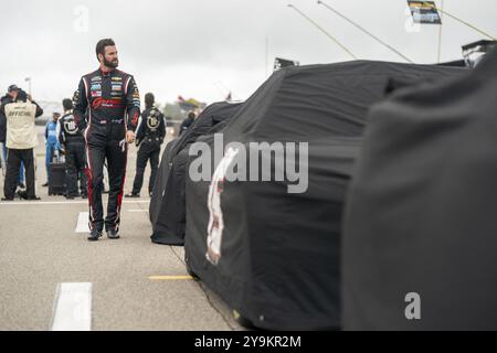Corey Lajoie (7), pilota della NASCAR Cup Series, scende in pista dopo un ritardo nella pioggia per i FireKeppers 400 al Michigan International Speedway di Bro Foto Stock