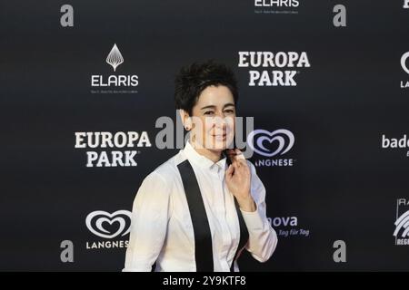 Media Woman 2023: Dunja Hayali alla presentazione del radio Regenbogen Award 2024 all'Europapark Rust Foto Stock