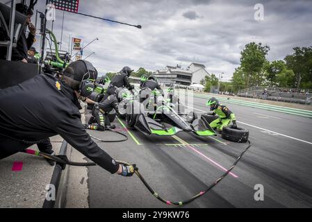 ROMAIN GROSJEAN (77) di Ginevra, Svizzera, scende lungo la pit Road per il servizio durante il Gran Premio XPEL a Road America a Elkhart Lake, WISCONSIN Foto Stock