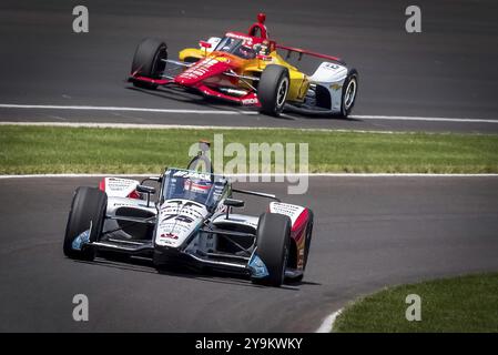 TAKUMA SATO (75) di Tokyo, in Giappone, pratica per la 108a corsa della 500 miglia di Indianapolis all'Indianapolis Motor Speedway di Speedway, IN Foto Stock