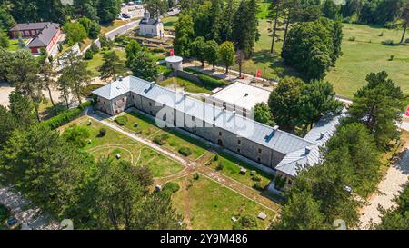 Veduta aerea di Biljarda (Casa del biliardo), un'ex residenza reale a Cetinje, l'ex capitale del Montenegro nei Balcani Foto Stock