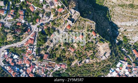 Vista dall'alto dello Stari Bar (città vecchia di Bar), le rovine di un'antica città fortificata ai piedi del Monte Rumija in Montenegro - in seguito faceva parte del Foto Stock