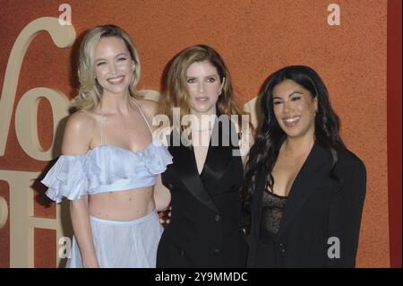 10 ottobre 2024 ca. Kelley Jakle, Anna Kendrick, Chrissie Fit agli arrivi per LA prima DONNA DELL'ORA, The Egyptian Theatre Hollywood, Los Angeles, CA, 10 ottobre 2024. Crediti: Elizabeth Goodenough/Everett Collection/Alamy Live News Foto Stock