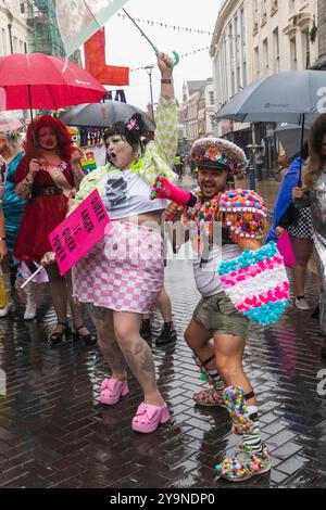 Inghilterra, Kent, dover, dover Pride Parade, partecipanti alla Parata Foto Stock