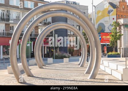 Inghilterra, Kent, dover, la piazza del mercato, gli anelli d'acciaio Foto Stock