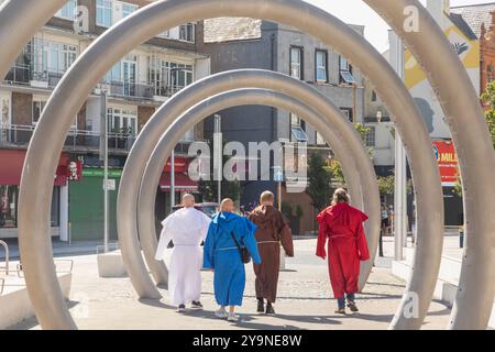 Inghilterra, Kent, dover, la piazza del mercato, gli anelli d'acciaio Foto Stock