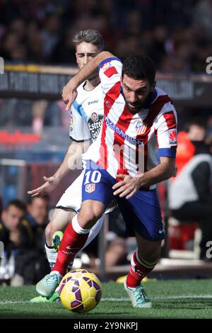 MADRID, SPAGNA - 10 novembre: Arda Turan dell'Atletico de Madrid in azione durante la partita della Liga 2014/15 tra l'Atletico de Madrid e il Deportivo de l Foto Stock