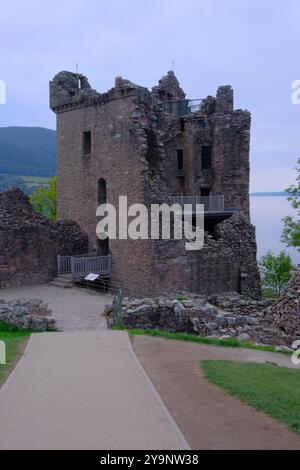 Rovine del castello di Urquhart sulla riva occidentale di Loch Ness, Drumnadrochit, Highland, Scozia Foto Stock