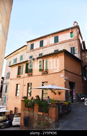 Siena, Italia. 15 settembre 2024. Edifici storici nel centro storico di Siena, in Toscana. Foto di alta qualità Foto Stock