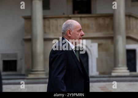 Cracovia, Polonia. 11 ottobre 2024. Il presidente dell'Ungheria Tamas Sulyok arriva per il vertice del gruppo Arraiolos in un cantiere del castello di Wawel nella città vecchia di Kraków, in Polonia, l'11 ottobre 2014. (Foto di Dominika Zarzycka/Sipa USA) credito: SIPA USA/Alamy Live News Foto Stock