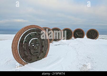 Altopiano di Nordkap, Norvegia settentrionale, 7 dischi di bronzo, Children of the World Foto Stock