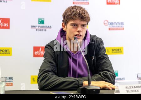 Anversa, Belgio. 11 ottobre 2024. Il belga Alexander Blockx risponde alle domande durante una conferenza stampa in vista dell'European Open Tennis ATP Tournament, ad Anversa, venerdì 11 ottobre 2024. BELGA PHOTO WARD VANDAEL credito: Belga News Agency/Alamy Live News Foto Stock