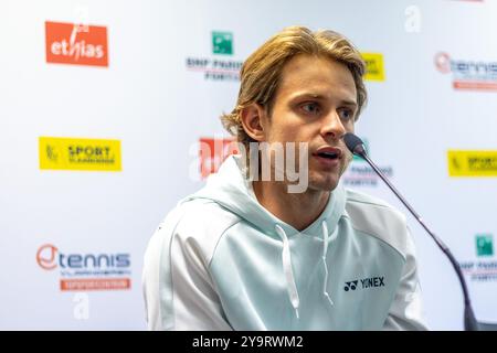 Anversa, Belgio. 11 ottobre 2024. Il belga Zizou Bergs risponde alle domande durante una conferenza stampa in vista dell'European Open Tennis ATP Tournament, ad Anversa, venerdì 11 ottobre 2024. BELGA PHOTO WARD VANDAEL credito: Belga News Agency/Alamy Live News Foto Stock