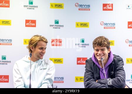 Anversa, Belgio. 11 ottobre 2024. Il belga Zizou Bergs e il belga Alexander Blockx rispondono alle domande durante una conferenza stampa in vista dell'European Open Tennis ATP Tournament, ad Anversa, venerdì 11 ottobre 2024. BELGA PHOTO WARD VANDAEL credito: Belga News Agency/Alamy Live News Foto Stock