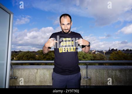 Il regista svedese-iraniano Ali Abbasi, fotografato a Stoccolma, Svezia, il 25 settembre 2024. Il controverso film di Ali Abbasi "The Apprentice" sull'ascesa di Donald Trump al vertice nel settore immobiliare a New York negli anni '1970 e '1980 viene presentato in anteprima negli Stati Uniti a ottobre. Foto: Ali Lorestani / DN / TT / codice: 3536 ** SVD OUT ** Foto Stock