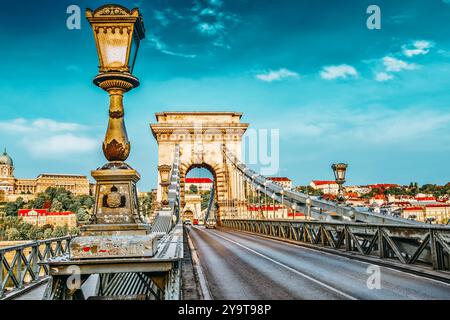Ponte delle catene di Szechenyi alla mattina tempo. Budapest, Ungheria. Foto Stock