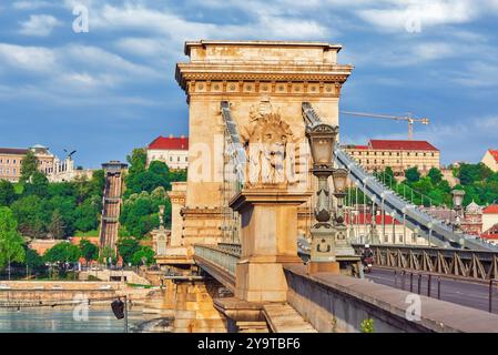 Ponte delle catene di Szechenyi alla mattina tempo. Budapest, Ungheria. Foto Stock