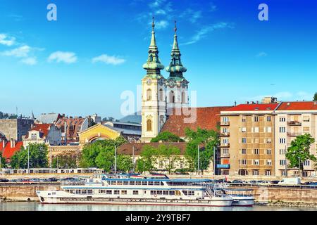 Chiesa di Sant'Anna- chiesa cattolica di Budapest, sulla riva destra del Danubio. Situato sulla piazza Batthyany sotto la collina del castello Foto Stock