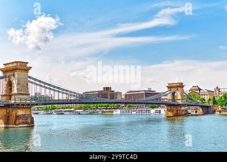 Ponte delle catene di Szechenyi alla mattina tempo. Budapest, Ungheria. Foto Stock
