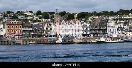 Piroscafo a pale alimentato a carbone PS Kingswear Castle accanto alla banchina di Dartmouth sul fiume Dart Foto Stock