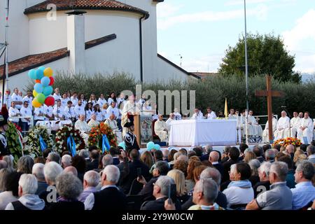 Tezze sul Brenta, Italia. 11 ottobre 2024. un momento del funerale di Sammy basso a tezze sul brenta - Vicenza - Veneto - Italia - Venerdi 11 ottobre 2024 ( foto Paola Garbuio crediti: LaPresse/Alamy Live News Foto Stock