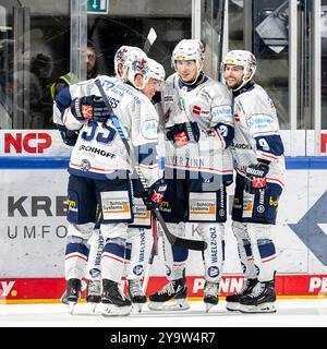 Torjubel Freude Johannes Huss (55, Iserlohn Roosters ) und Teamkollegen, Nuernberg Ice Tigers vs. Iserlohn Roosters, Eishockey, Penny DEL, 8. Spieltag, 10.10.2024, foto: Eibner-Pressefoto/Thomas Hahn Foto Stock