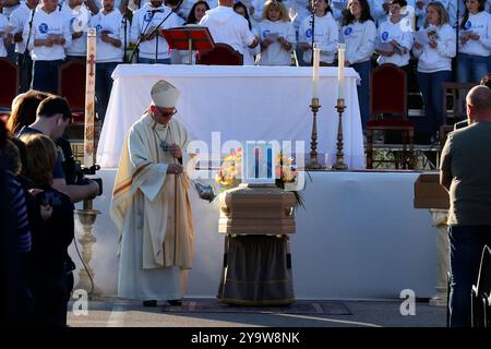 Tezze sul Brenta, Italia. 11 ottobre 2024. la benedizione al funerale di Sammy basso a tezze sul brenta - Vicenza - Veneto - Italia - Venerdi 11 ottobre 2024 ( foto Paola Garbuio crediti: LaPresse/Alamy Live News Foto Stock