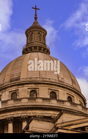 Splendore parigino: La maestosa cupola del Pantheon Foto Stock