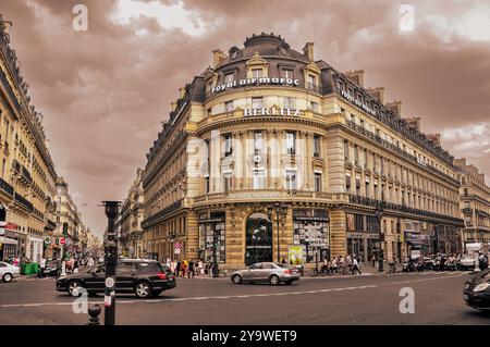 Prestige parigino: Il raffinato paesaggio urbano della città della luce Foto Stock