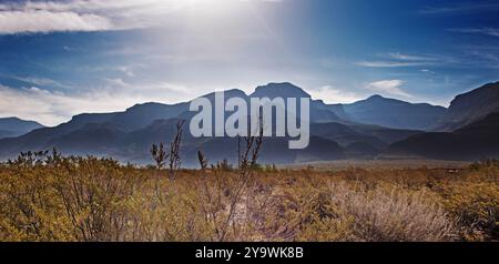 Viste mozzafiato della catena montuosa di Sacramento vicino ad Alamogordo, New Mexico Foto Stock