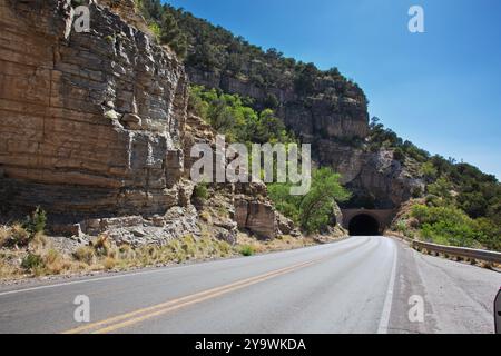 Cloudcroft Tunnel sull'autostrada US 82 tra Alamogordo e Cloudcroft, New Mexico, USA Foto Stock