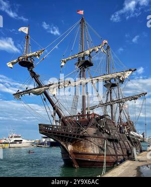 Il galeone spagnolo "Galeon Andalucia" visita il porto reale di Ramsgate Foto Stock