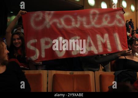 Trento, Trentino, Italia. 11 ottobre 2024. Festival dello Sport "Born to Win" di Trento; i tifosi di Charles Leclerc espongono un banner Credit: Action Plus Sports/Alamy Live News Foto Stock