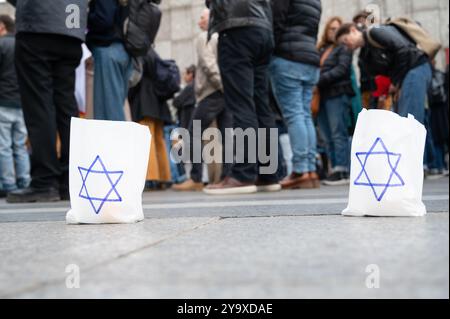 Protesta palestinese israeliana a Colonia, Germania, 07.10.2024, conflitto di guerra tra ebrei e musulmani, ricordando le vittime e gli ostaggi del terrore Foto Stock