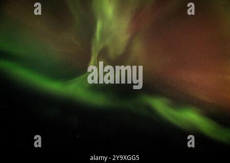 L'aurora boreale si illumina nel cielo notturno del Pacifico nord-occidentale, Stati Uniti Foto Stock
