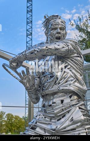 Francia, Parigi, stadio Roland Garros, la scultura in acciaio di Rafael Nadal dell'artista spagnolo Jordi Díez Fernandez Foto Stock