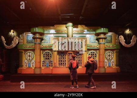 Francia, Parigi, i padiglioni di Bercy installati nelle cantine della fine del XIX secolo, Musee des Arts Forains (Museo delle Arti della Fiera) Foto Stock