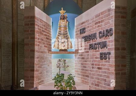 Francia, Rodano, Lione, un quartiere storico patrimonio dell'umanità dell'UNESCO, la basilica di Notre Dame de Fourviere, la cripta di Fourviere identificata come la chiesa inferiore, le vergini del mondo, nostra Signora di Loreto (Italia) Foto Stock