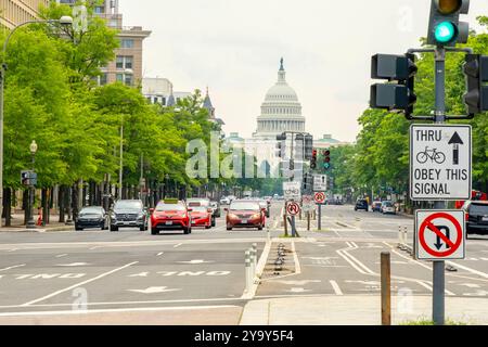 Stati Uniti, Washington DC, East Capitol Avenue e Capitol Foto Stock