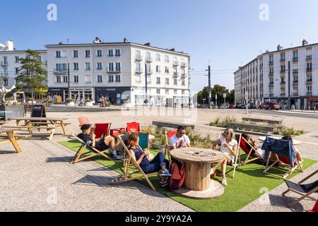 Francia, Finistere, Brest, Piazza della libertà con terrazza durante una giornata estiva Foto Stock