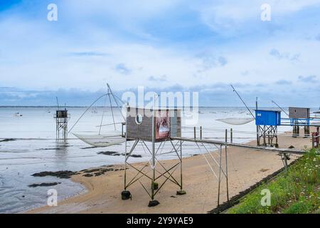 Francia, Loira Atlantica, Saint-Nazaire, capanne di pesca lungo il lungomare Sautron Foto Stock