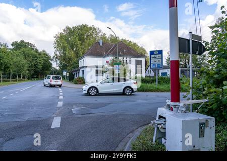 Confine verde, valico di frontiera Siebengewald-Gaesdonck, a sud di Goch, senza controlli, tra Paesi Bassi e Germania, vecchia barriera restaurata, per Foto Stock