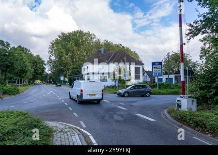 Confine verde, valico di frontiera Siebengewald-Gaesdonck, a sud di Goch, senza controlli, tra Paesi Bassi e Germania, vecchia barriera restaurata, per Foto Stock