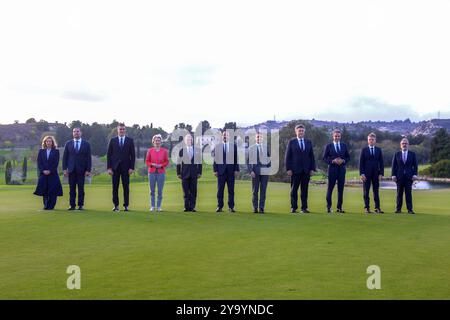 Paphos, Cipro. 11 ottobre 2024. I leader del Med9 Summit hanno posato per una foto di gruppo a Paphos, Cipro, l'11 ottobre 2024. I leader dei nove paesi mediterranei dell'Unione europea (UE), noti come Med9, hanno chiesto un cessate il fuoco immediato in Medio Oriente e hanno esortato a riprendere gli sforzi diplomatici per affrontare i conflitti in corso nella regione durante il vertice di venerdì. Crediti: George Christophorou/Xinhua/Alamy Live News Foto Stock