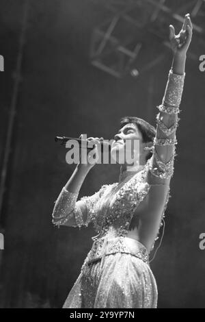 Madrid, Spagna. 3 gennaio 2022. La cantante Aye Alfonso si esibisce durante il concerto Hispanic Heritage alla Puerta del Sol di Madrid, 11 ottobre 2024 Spagna Credit: SIPA USA/Alamy Live News Foto Stock