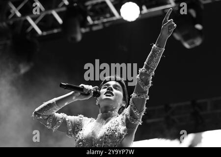 Madrid, Spagna. 3 gennaio 2022. La cantante Aye Alfonso si esibisce durante il concerto Hispanic Heritage alla Puerta del Sol di Madrid, 11 ottobre 2024 Spagna Credit: SIPA USA/Alamy Live News Foto Stock