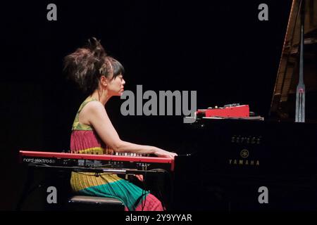 Concerto di musica - HIROMI - HIROMI S SONICWONDER Hiromi, Hiromi Uehara durante HIROMI - HIROMI S SONICWONDER , Concerto di musica a Verona, Italia, 10 ottobre 2024 Verona Teatro ristoranti Italia Copyright: XMariaxCristinaxNapolitanox/xLiveMediax LPM 1553858 Foto Stock