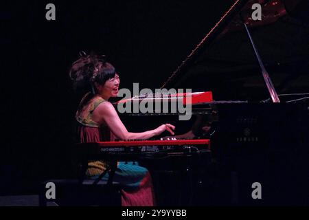 Concerto di musica - HIROMI - HIROMI S SONICWONDER Hiromi, Hiromi Uehara durante HIROMI - HIROMI S SONICWONDER , Concerto di musica a Verona, Italia, 10 ottobre 2024 Verona Teatro ristoranti Italia Copyright: XMariaxCristinaxNapolitanox/xLiveMediax LPM 1553864 Foto Stock