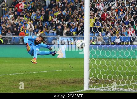 Poznan, Polonia. 11 ottobre 2024. Portiere georgiano Giorgi Mamardashvili (#12) in azione durante la partita della UEFA Nations League Ucraina contro Georgia allo stadio Poznan di Poznan, Polonia. Crediti: Oleksandr Prykhodko/Alamy Live News Foto Stock